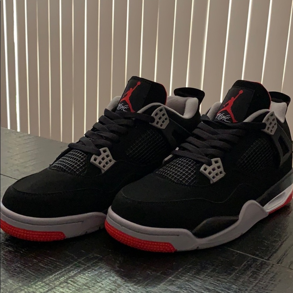 Air Jordan retro 4 bred